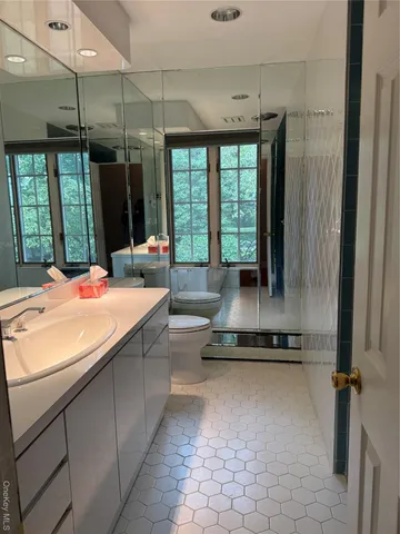 $6,600 | 30 Dogwood Road, Unit PVT HOUSE, Albertson, NY 11507