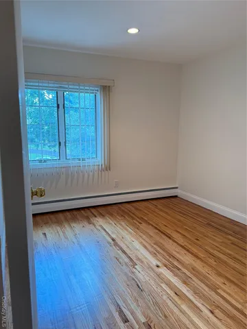 $6,600 | 30 Dogwood Road, Unit PVT HOUSE, Albertson, NY 11507