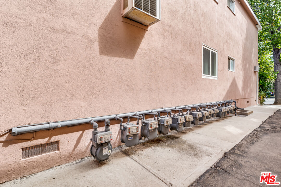 4100 McFarlane Avenue Burbank, CA 91505 - Photo 38 of 54 view of outdoor space with seating area