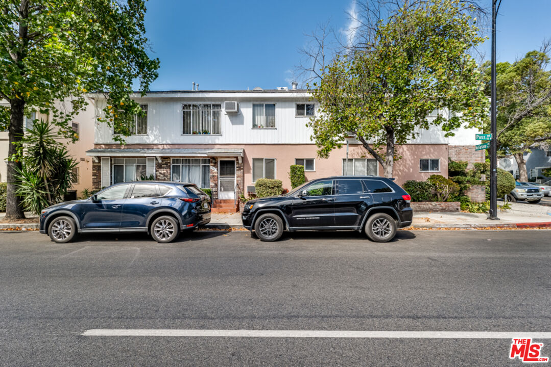 4100 McFarlane Avenue Burbank, CA 91505 - Photo 4 of 54 a view of a car parked in front of a house