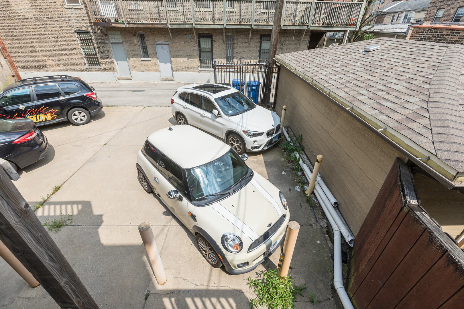 1005 South Racine Avenue Chicago, IL 60607 - Photo 16 of 16 a view of a roof deck with table and chairs a barbeque