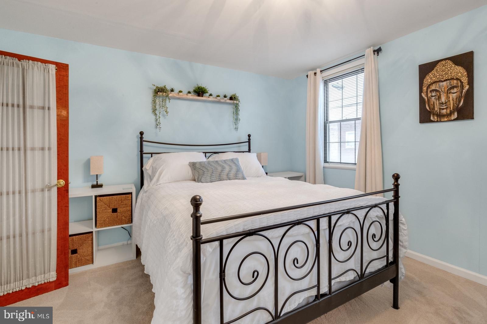 1006 Morris Street Philadelphia, PA 19148 - Photo 20 of 24 a bedroom with a bed and a window