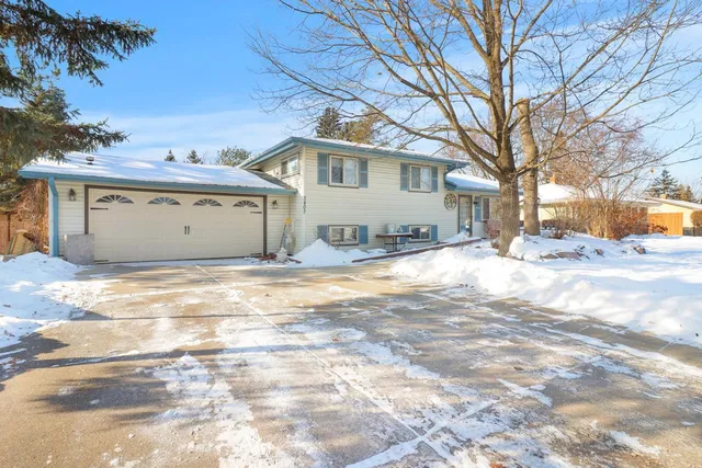 $350,000 | 3407 Emerald Drive, White Bear Lake, MN 55110