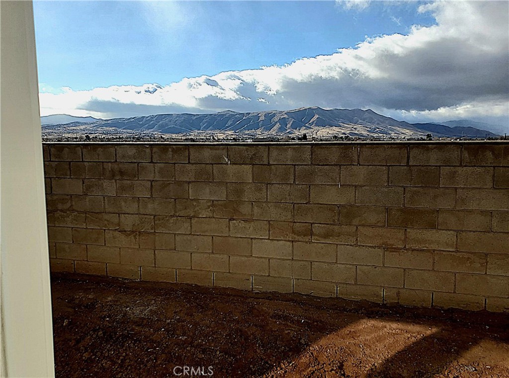 21621 Sandia Road, Unit 150 Apple Valley, CA 92308 - Photo 6 of 45 a view of a sink