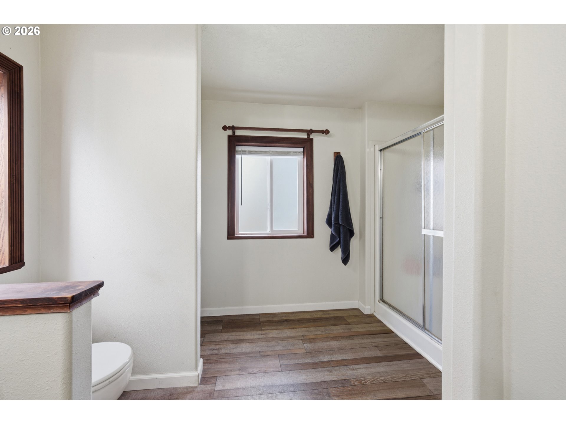655 Northeast Burnett Road, Unit 91 McMinnville, OR 97128 - Photo 20 of 27 a bathroom with a sink and mirror