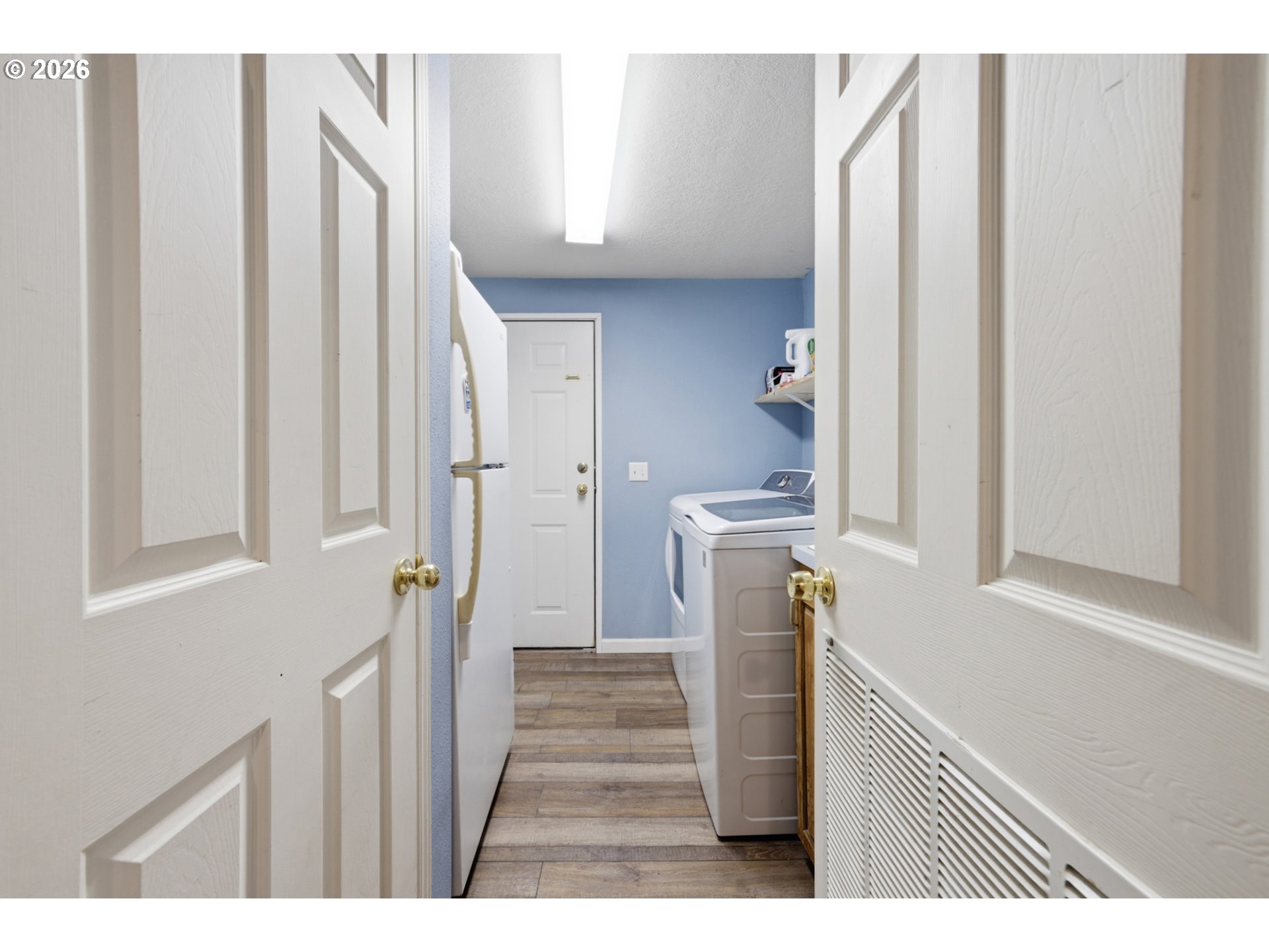 655 Northeast Burnett Road, Unit 91 McMinnville, OR 97128 - Photo 26 of 27 a view of a hallway with wooden floor and staircase