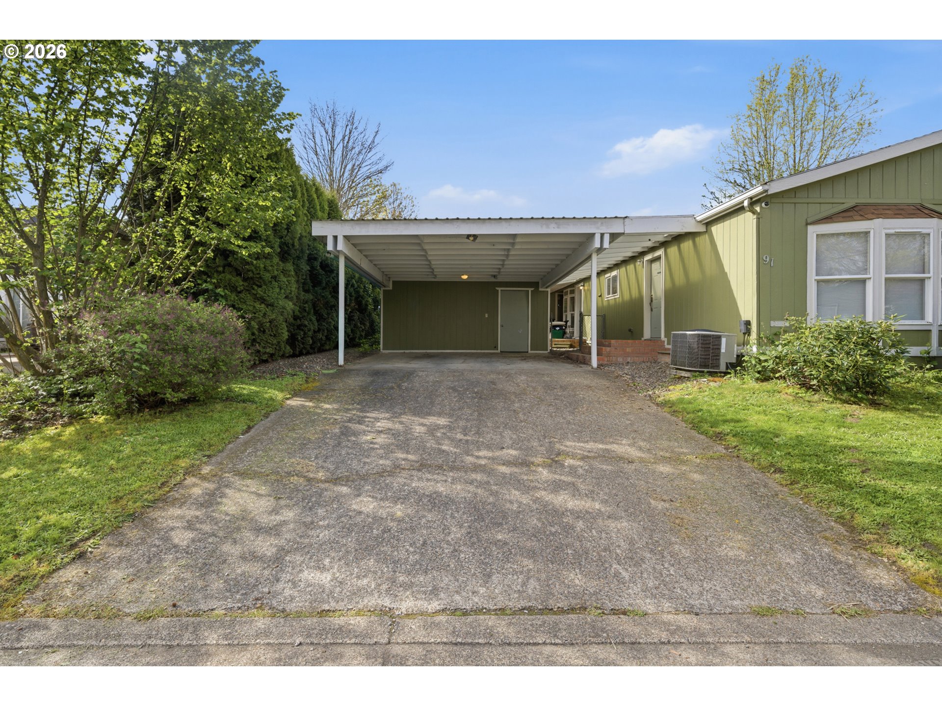 655 Northeast Burnett Road, Unit 91 McMinnville, OR 97128 - Photo 8 of 27 a front view of a house with garden