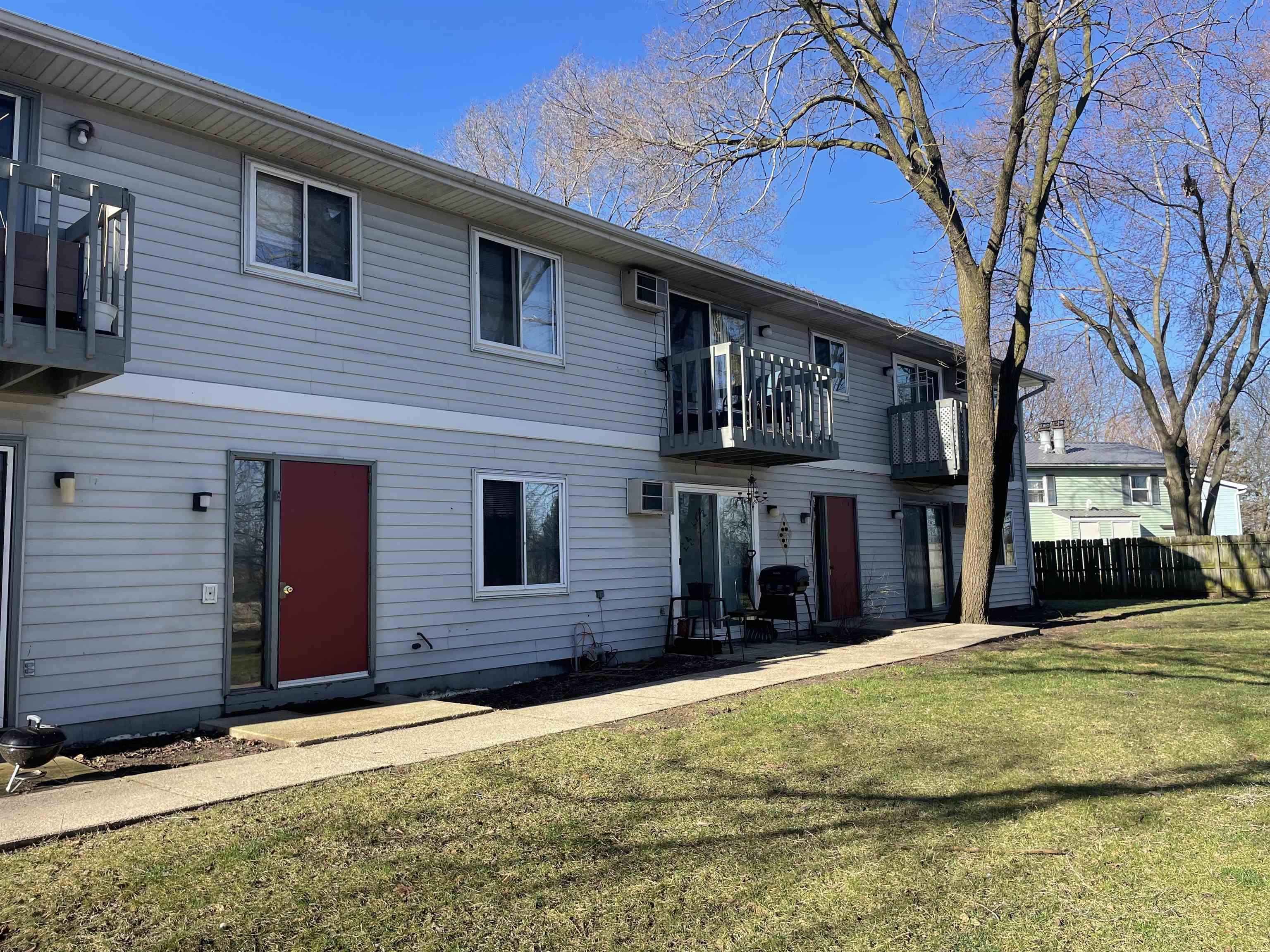 914 North Oak Street Madison, WI 53704 - Photo 1 of 19