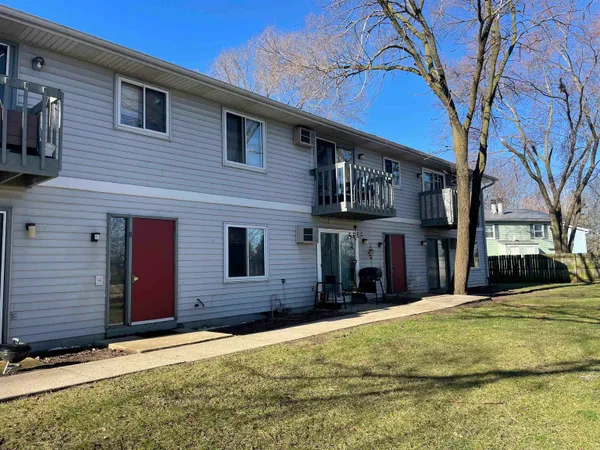 $999,900 | 914 North Oak Street, Madison, WI 53704