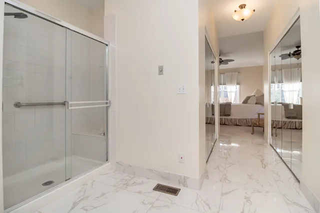 $639,900 | 6 Sherwood Court, Lake In The Hills, IL 60156