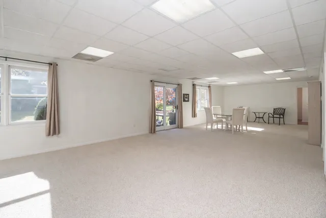 $639,900 | 6 Sherwood Court, Lake In The Hills, IL 60156