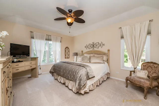 $639,900 | 6 Sherwood Court, Lake In The Hills, IL 60156