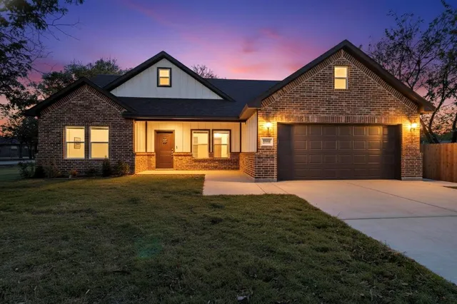 $299,000 | 701 Ennis Scott Street, Ferris, TX 75125