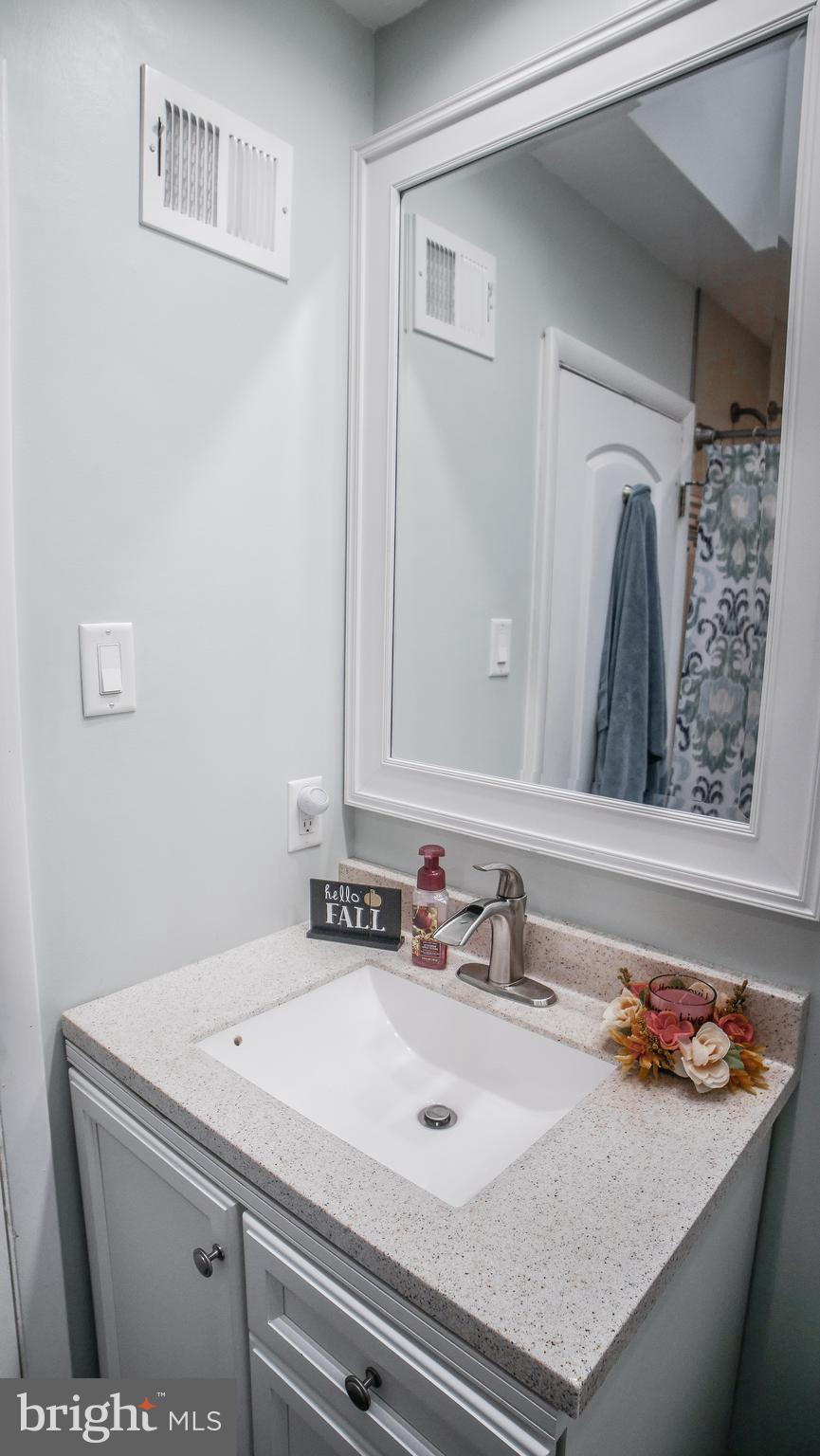 613 Colebrook Road Philadelphia, PA 19115 - Photo 59 of 71 Hall Bathroom