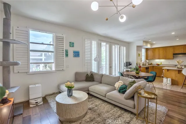 $818,800 | 201 East Angeleno Avenue, Unit 206, Burbank, CA 91502