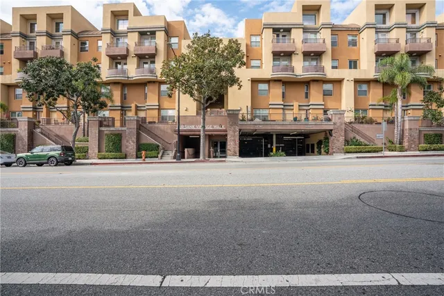 $830,000 | 201 East Angeleno Avenue, Unit 206, Burbank, CA 91502