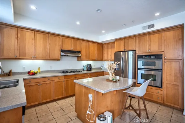 $818,800 | 201 East Angeleno Avenue, Unit 206, Burbank, CA 91502