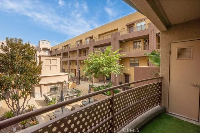 $818,800 | 201 East Angeleno Avenue, Unit 206, Burbank, CA 91502