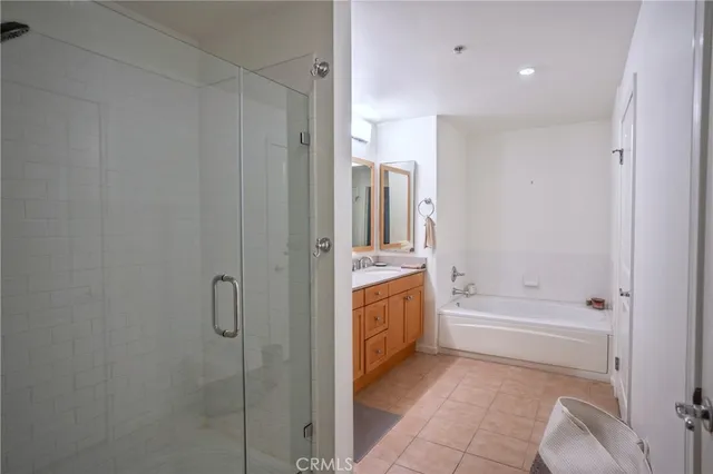 $818,800 | 201 East Angeleno Avenue, Unit 206, Burbank, CA 91502