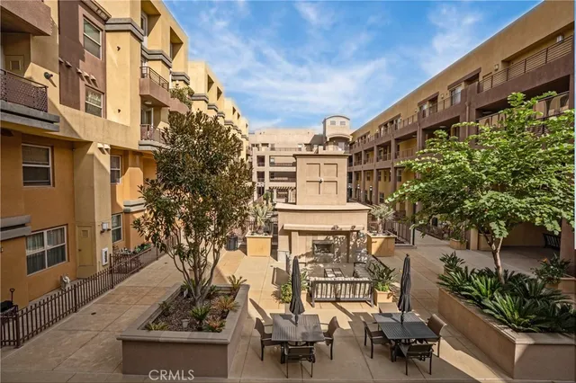 $818,800 | 201 East Angeleno Avenue, Unit 206, Burbank, CA 91502