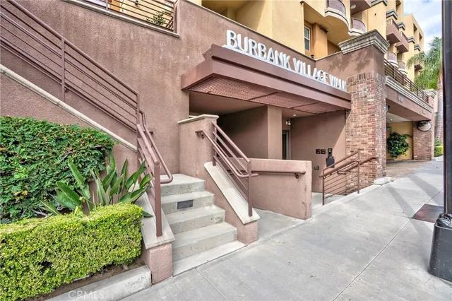 $818,800 | 201 East Angeleno Avenue, Unit 206, Burbank, CA 91502