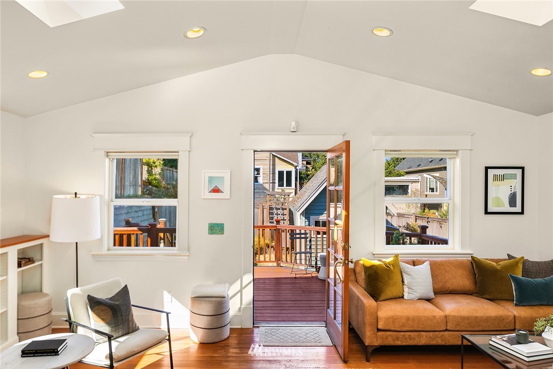 906 North 83rd Street Seattle, WA 98103 - Photo 12 of 27