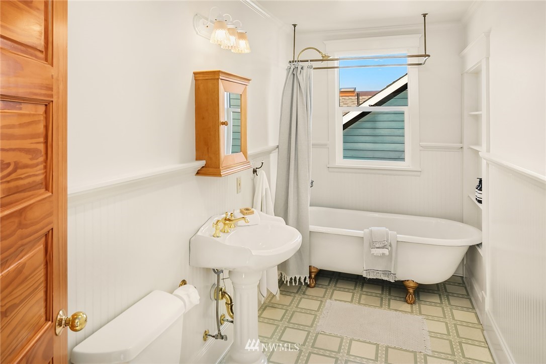 906 North 83rd Street Seattle, WA 98103 - Photo 15 of 27