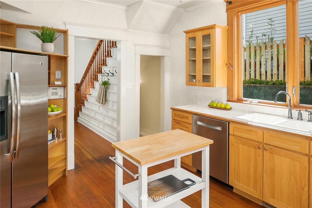 906 North 83rd Street Seattle, WA 98103 - Photo 7 of 27
