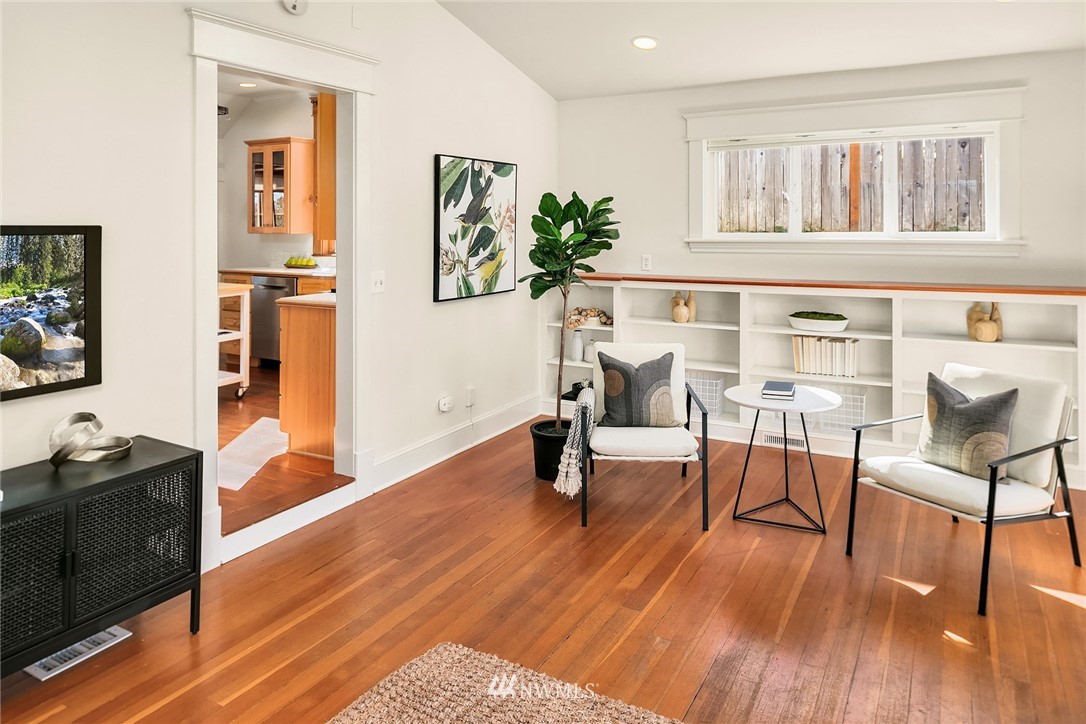 906 North 83rd Street Seattle, WA 98103 - Photo 10 of 27