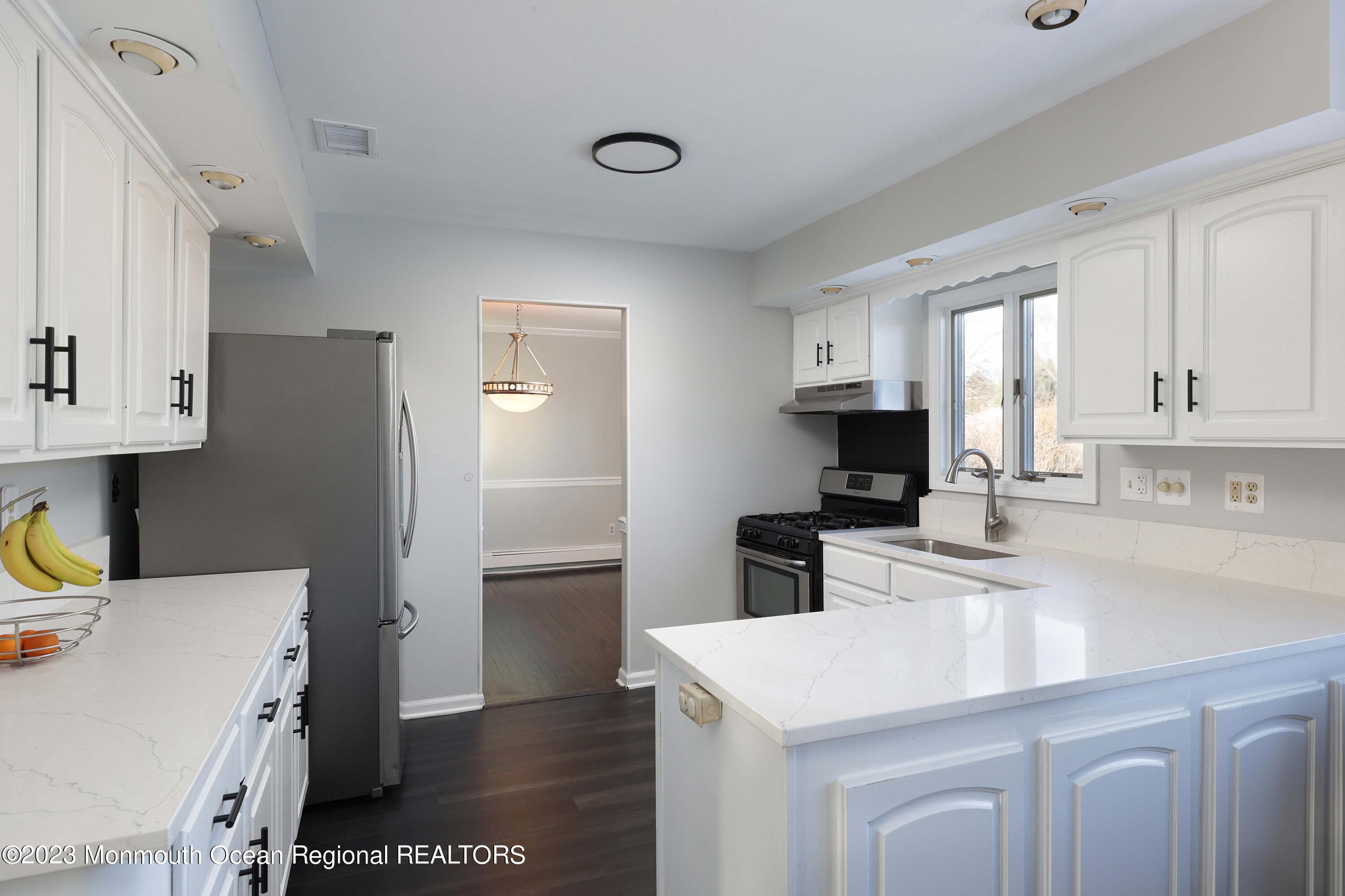 79 Ivy Hill Road Red Bank, NJ 07701 - Photo 12 of 45 758A3208