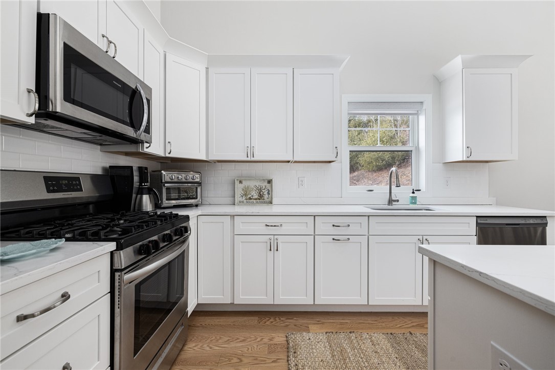 1 Overlook Lane Glocester, RI 02814 - Photo 7 of 41