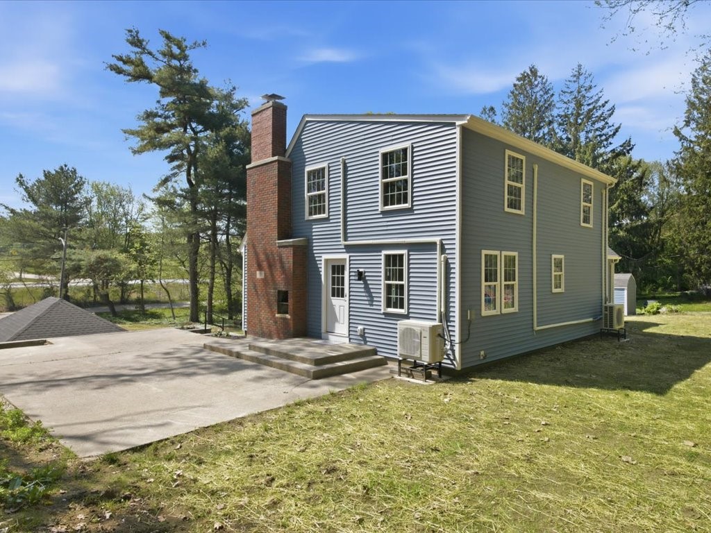90 Ashaway Road Westerly, RI 02891 - Photo 4 of 41