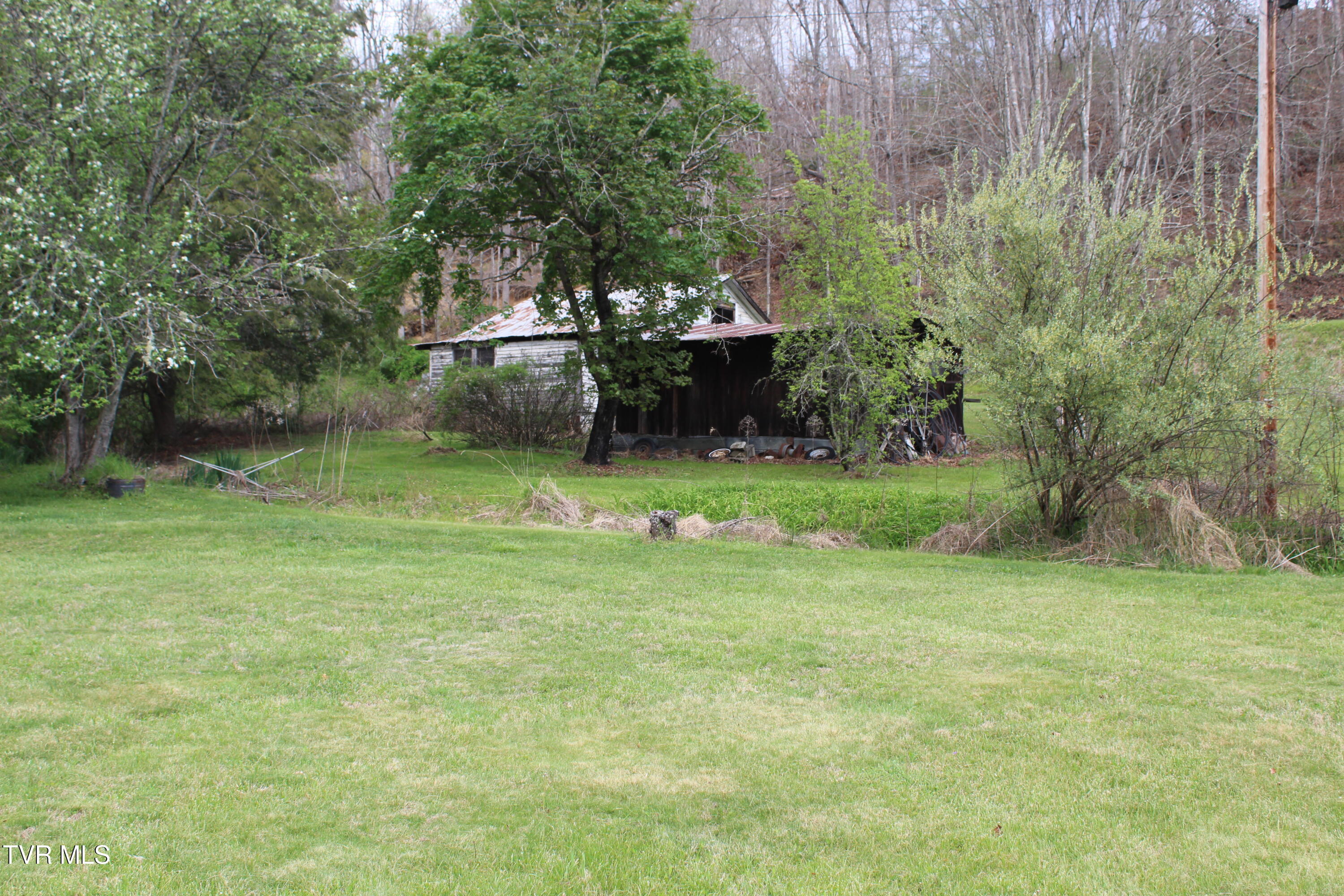 4598-4550 Reeds Creek Road, Unit 9 & 10 Keokee, VA 24265 - Photo 22 of 39 IMG_6690