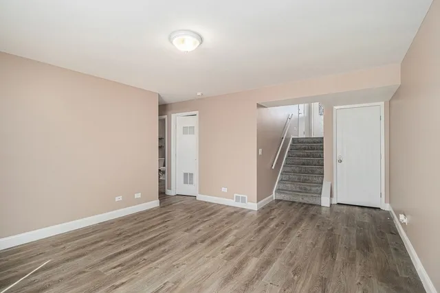 $2,395 | 1995 Monday Drive, Elgin, IL 60123