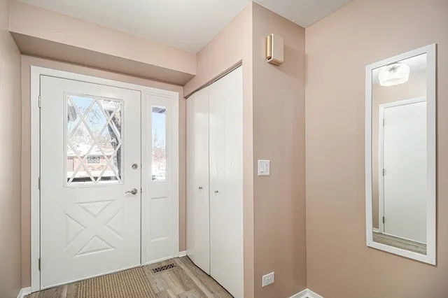 $2,395 | 1995 Monday Drive, Elgin, IL 60123