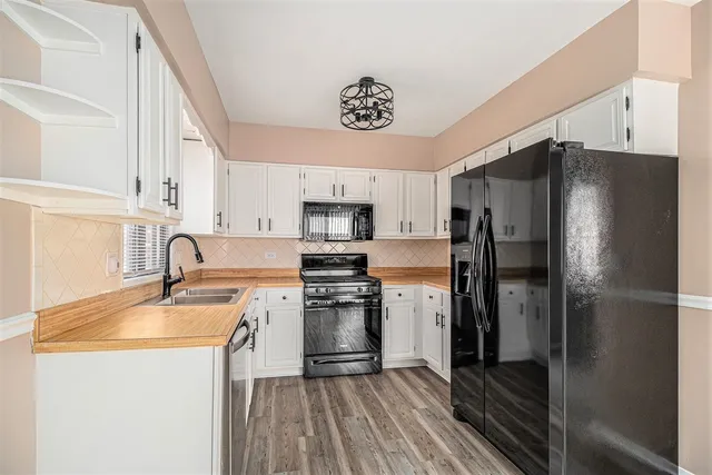 $2,395 | 1995 Monday Drive, Elgin, IL 60123