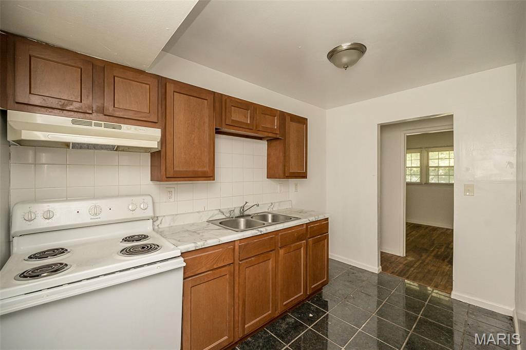 207 Midlothian Road St. Louis, MO 63137 - Photo 11 of 32