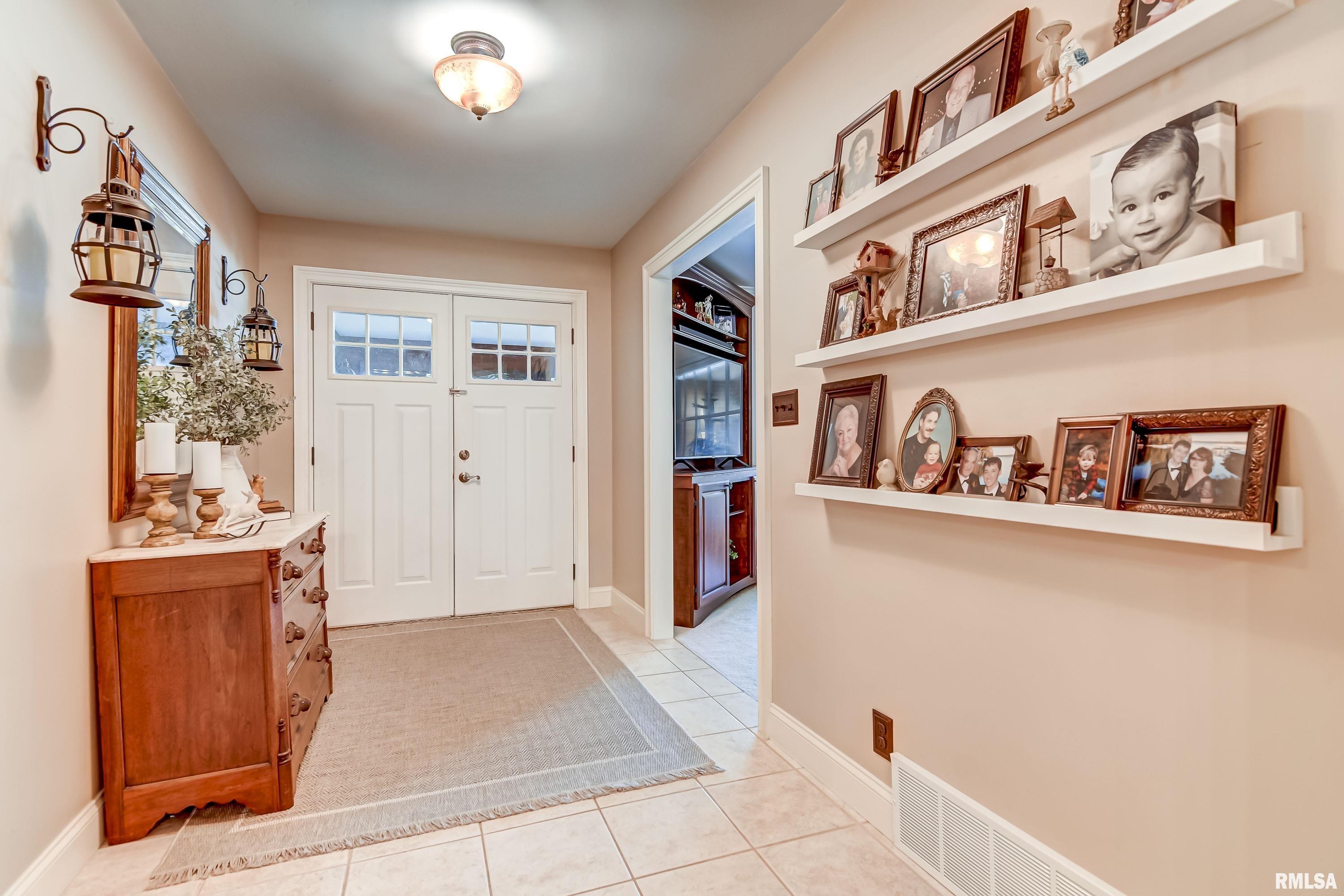 92 Delmar Drive Springfield, IL 62703 - Photo 3 of 59