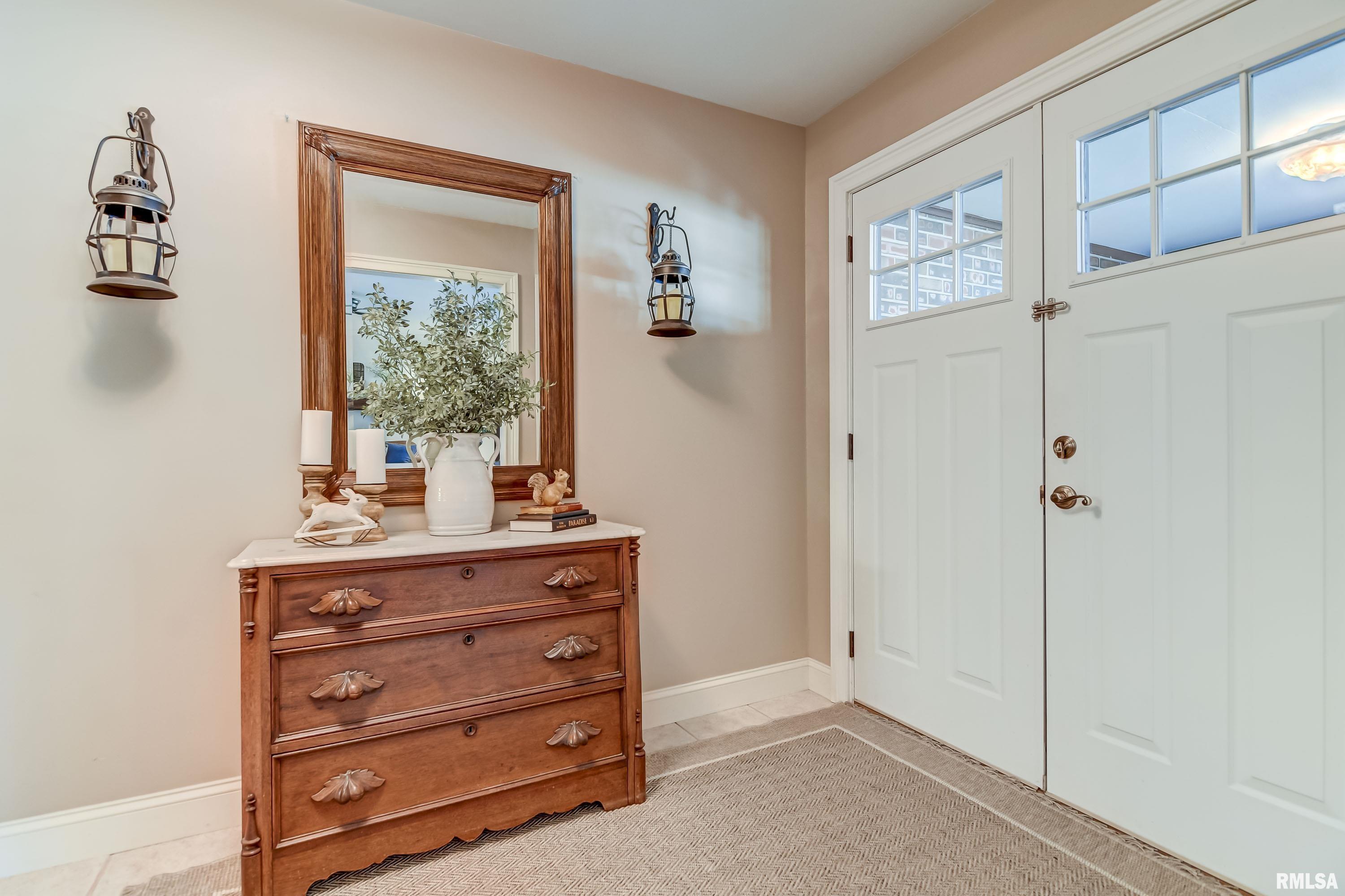 92 Delmar Drive Springfield, IL 62703 - Photo 4 of 59