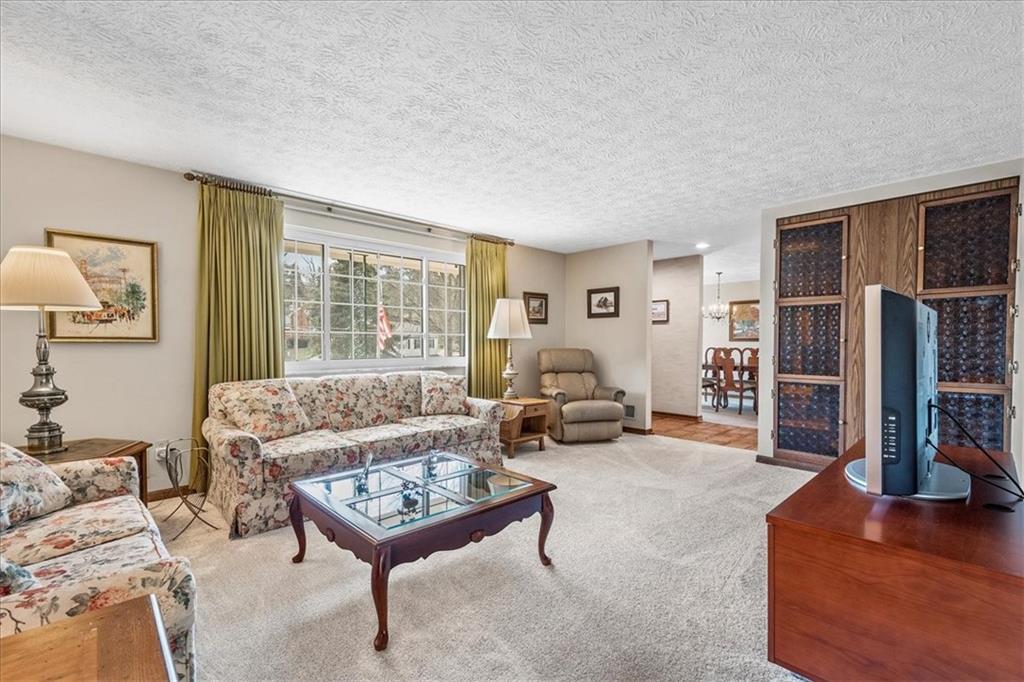 166 Kingsdale Road Pittsburgh, PA 15221 - Photo 4 of 16 Gallery Image 4
