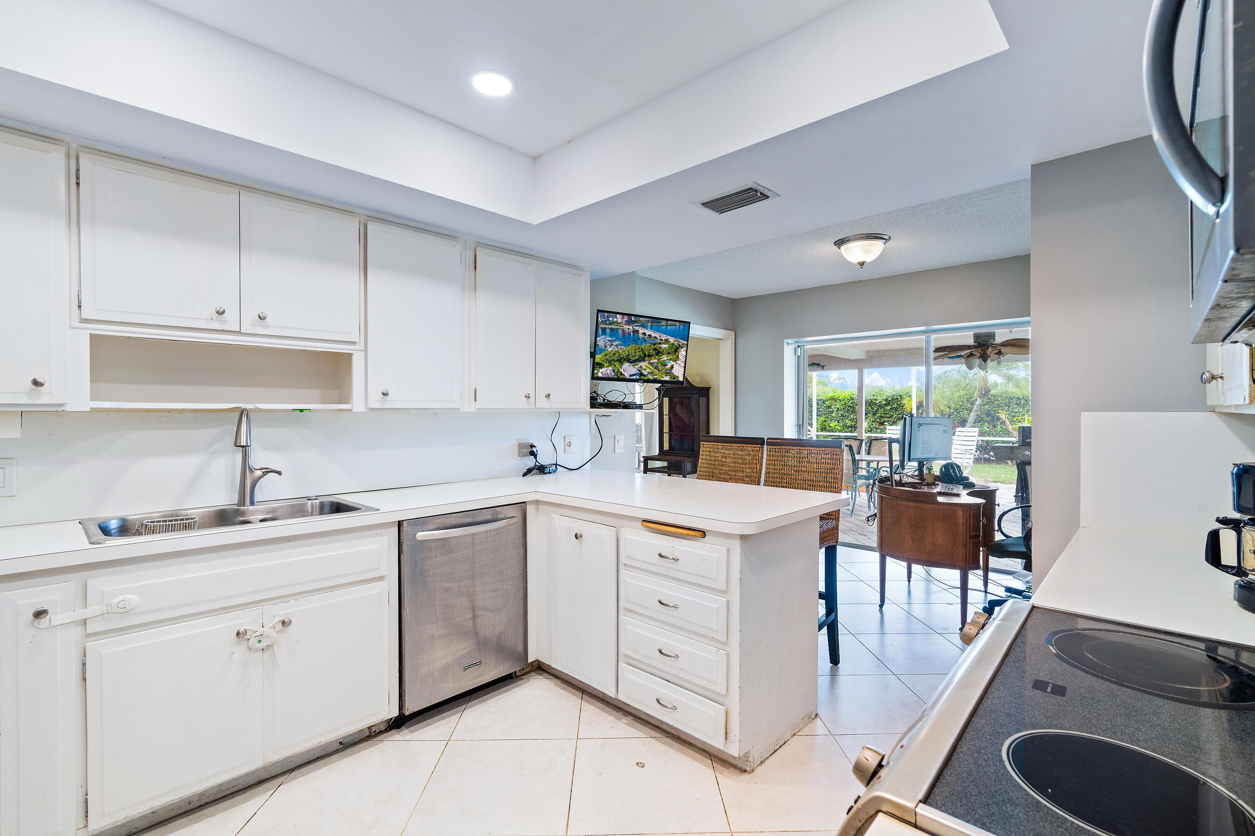 82 Golfview Drive Jupiter, FL 33469 - Photo 10 of 23 82 Golfview Dr-12
