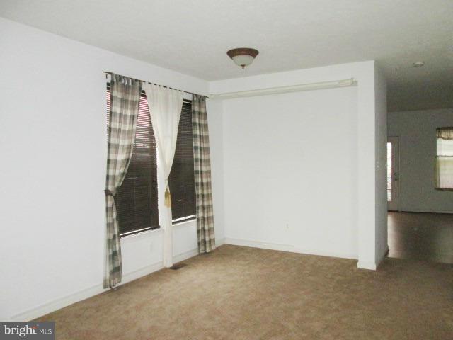 900 Lowe Road Baltimore, MD 21220 - Photo 13 of 27 Living Room