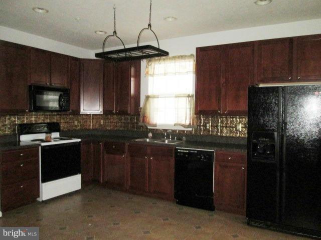 900 Lowe Road Baltimore, MD 21220 - Photo 15 of 27 Kitchen