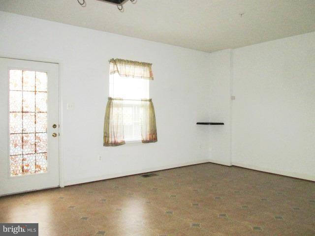 900 Lowe Road Baltimore, MD 21220 - Photo 16 of 27 Kitchen