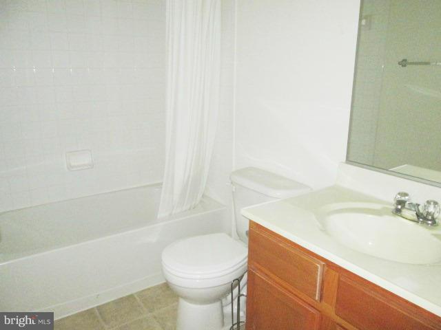 900 Lowe Road Baltimore, MD 21220 - Photo 23 of 27 Hallway Bath