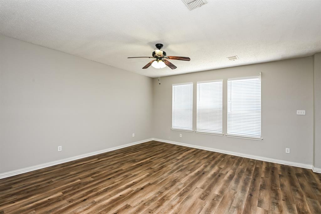 4817 Palm Ridge Drive Fort Worth, TX 76133 - Photo 2 of 18