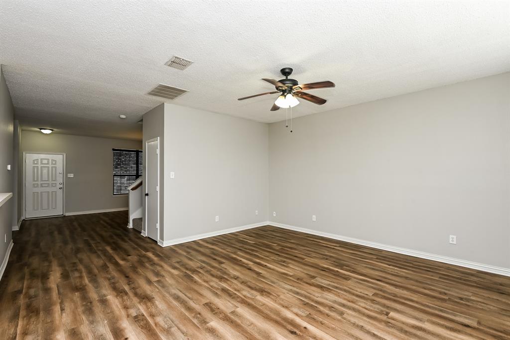 4817 Palm Ridge Drive Fort Worth, TX 76133 - Photo 4 of 18