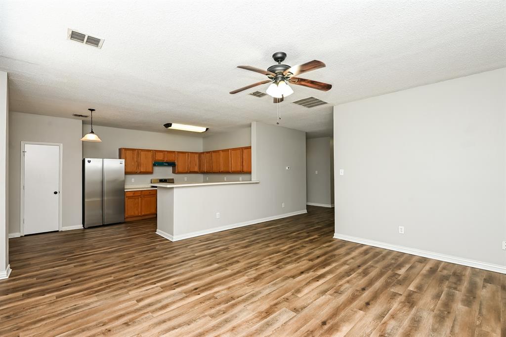 4817 Palm Ridge Drive Fort Worth, TX 76133 - Photo 5 of 18