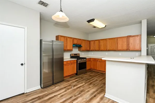 $2,190 | 4817 Palm Ridge Drive, Fort Worth, TX 76133