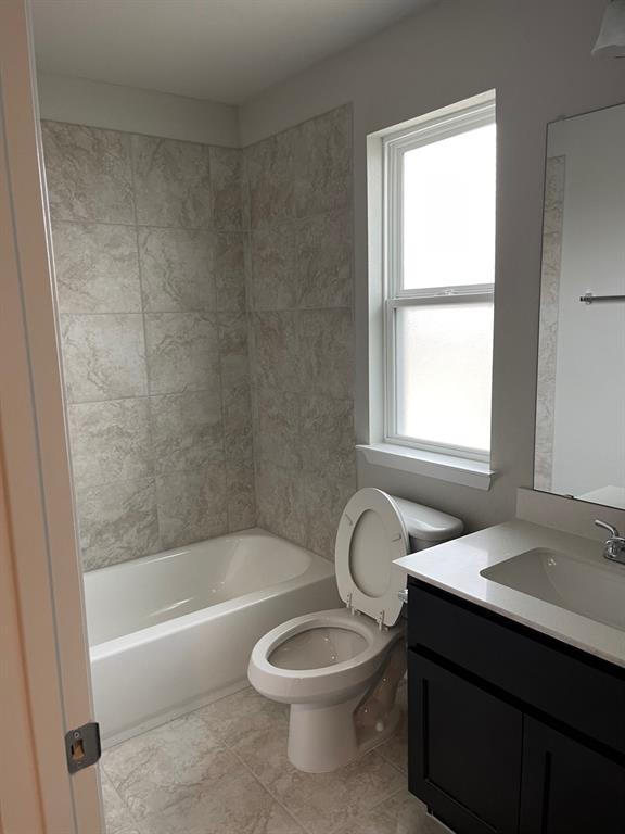 100 Crescent Street Georgetown, TX 78626 - Photo 12 of 17 a bathroom with a bathtub a sink a toilet and a window